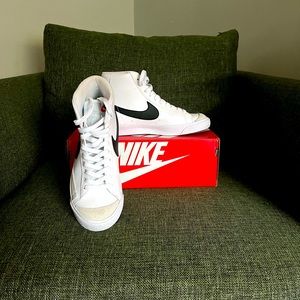 Nike Blazer Mid ‘77, Size 7Y